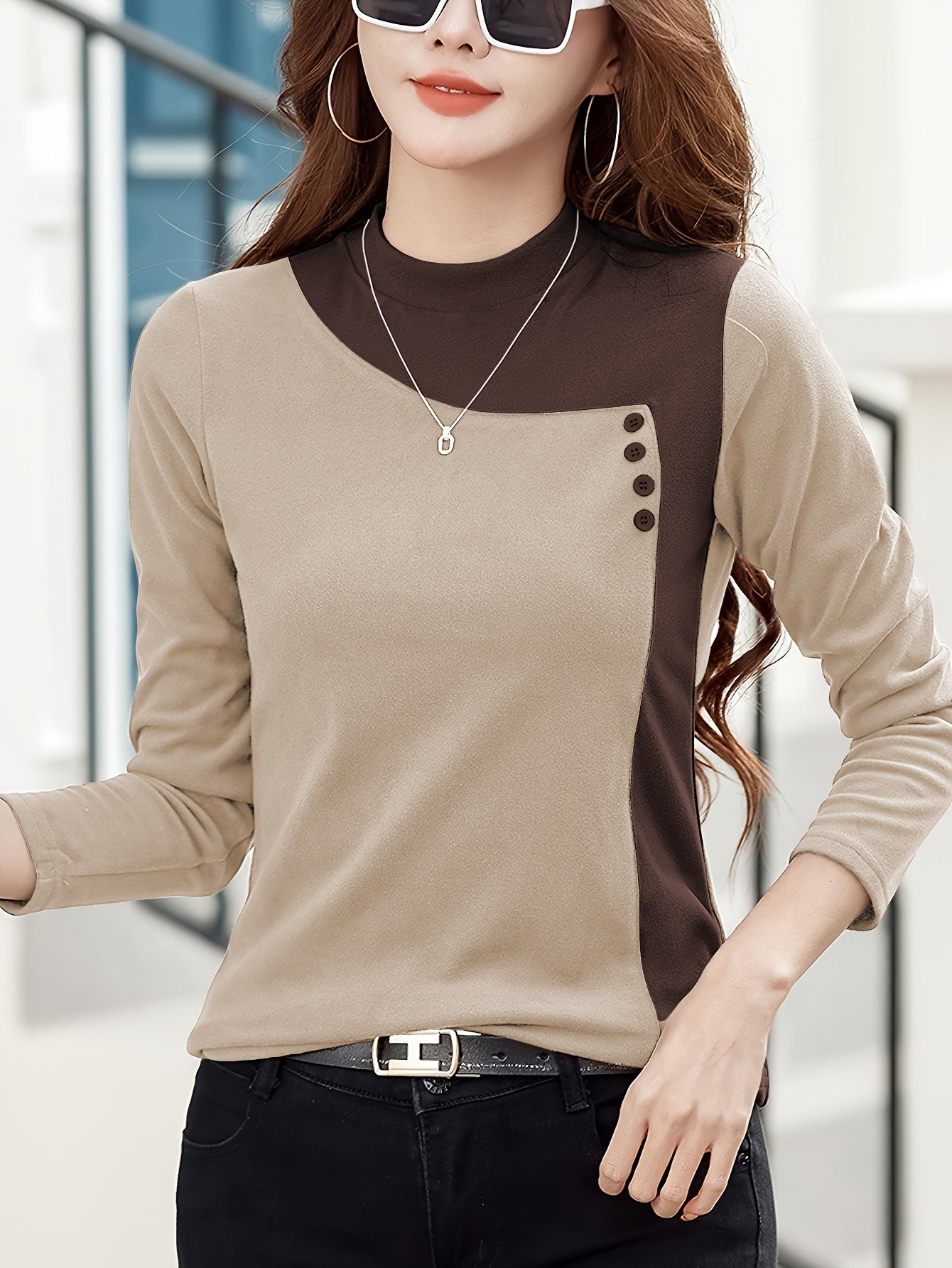 blouse نسائية بأكمام طويلة