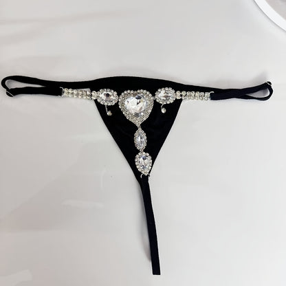 بيكيني مرصع بالأحجار اللامعة