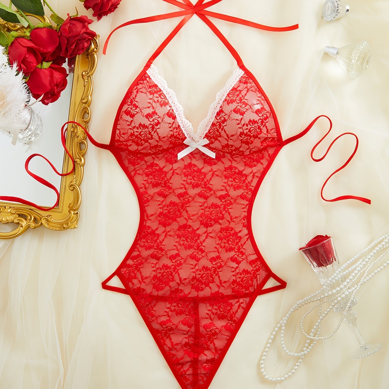 بدلة نسائية مثيرة