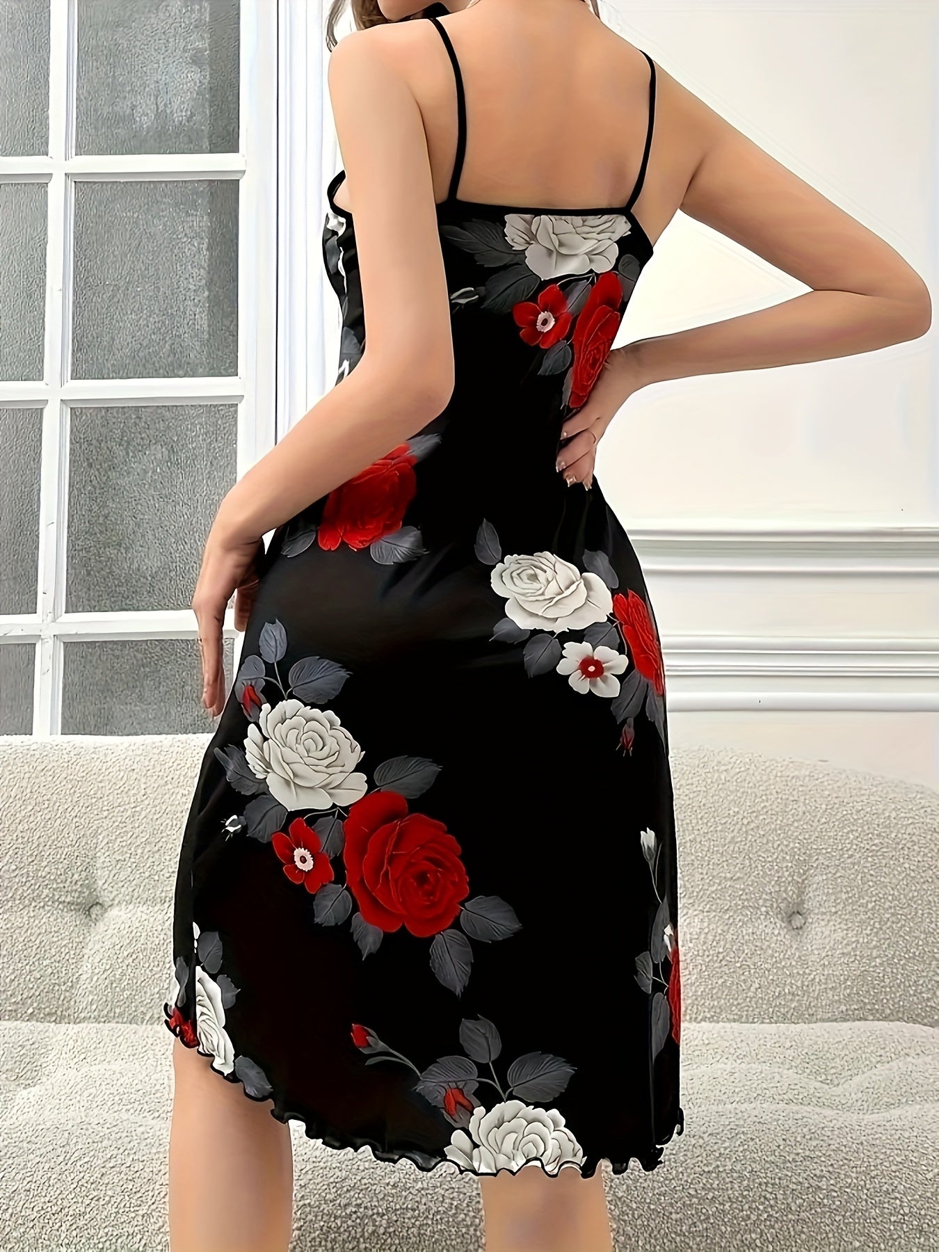 فستان نسائي مزخرف بالزهور