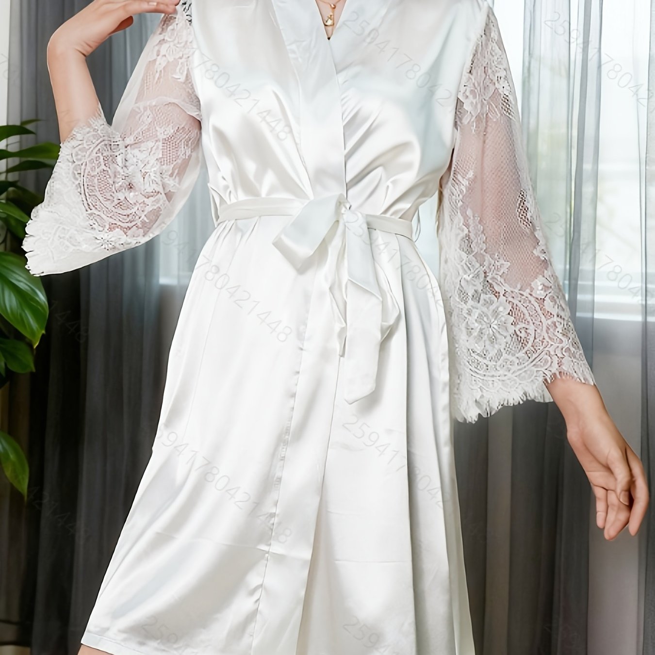 روب نسائي أنيق بأكمام دانتيل