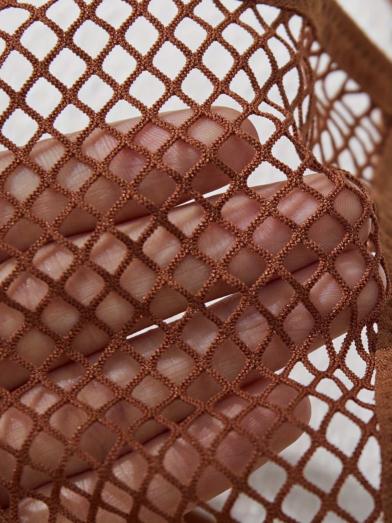 حزام جلدي مثير مع جورب