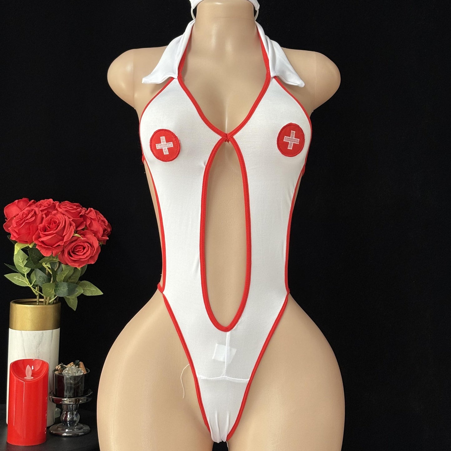 زي مريم التمريض الأبيض