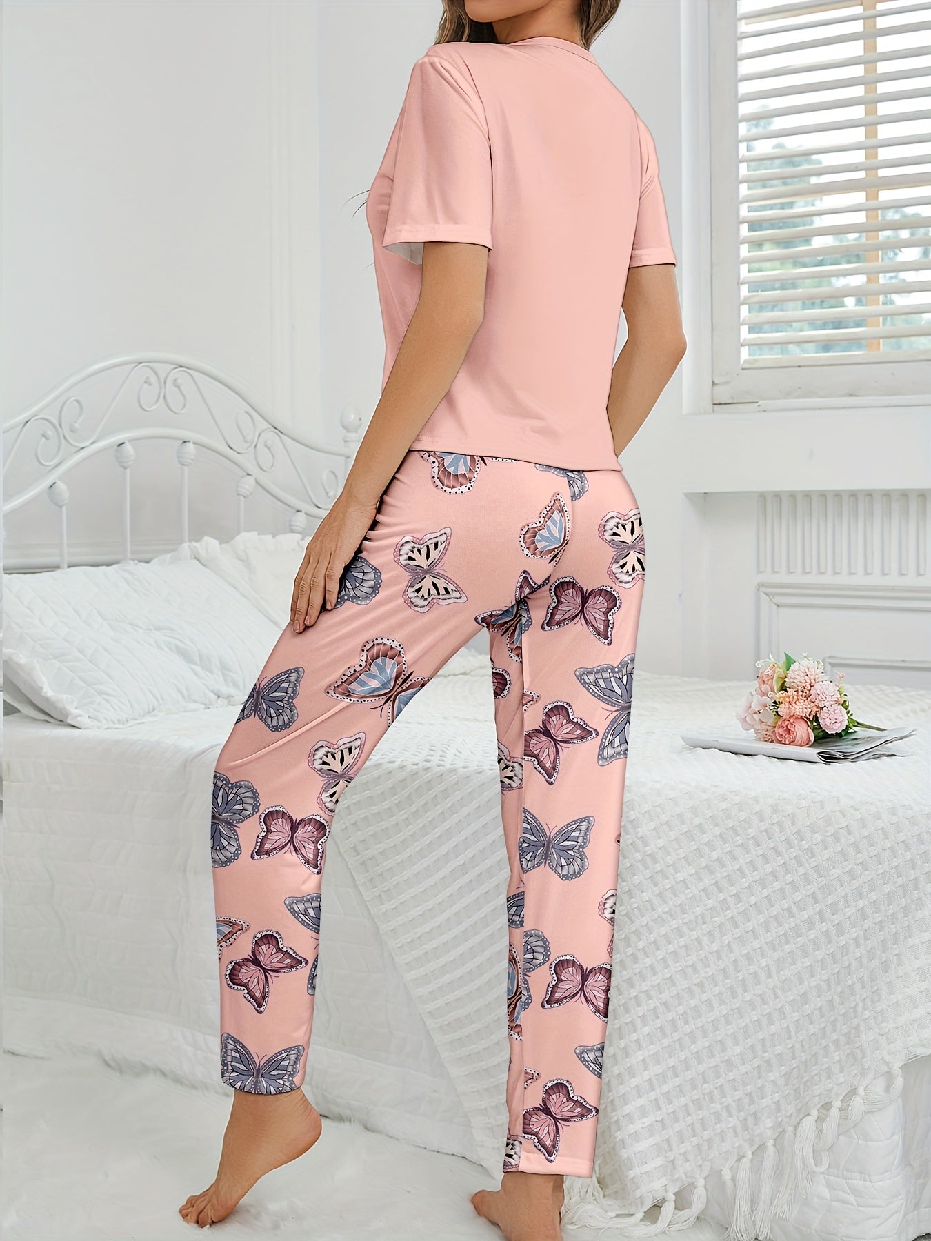 طقم بيجاما نسائي بطباعة فراشة