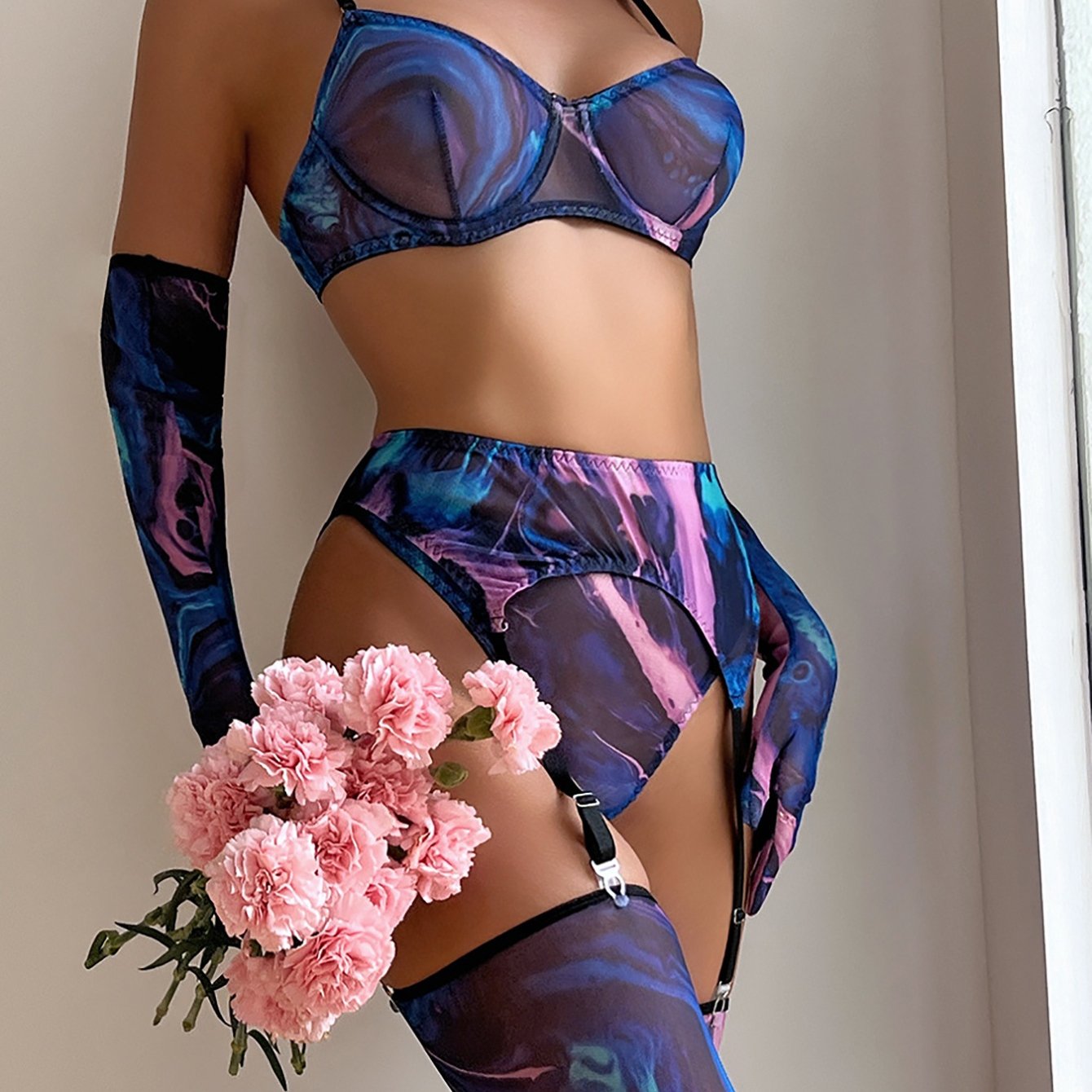 ثونغ شفاف مع أصفاد