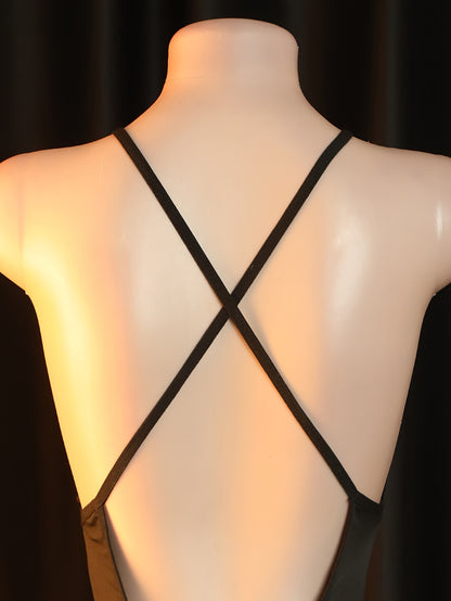 جسم نسائي باللون الأسود