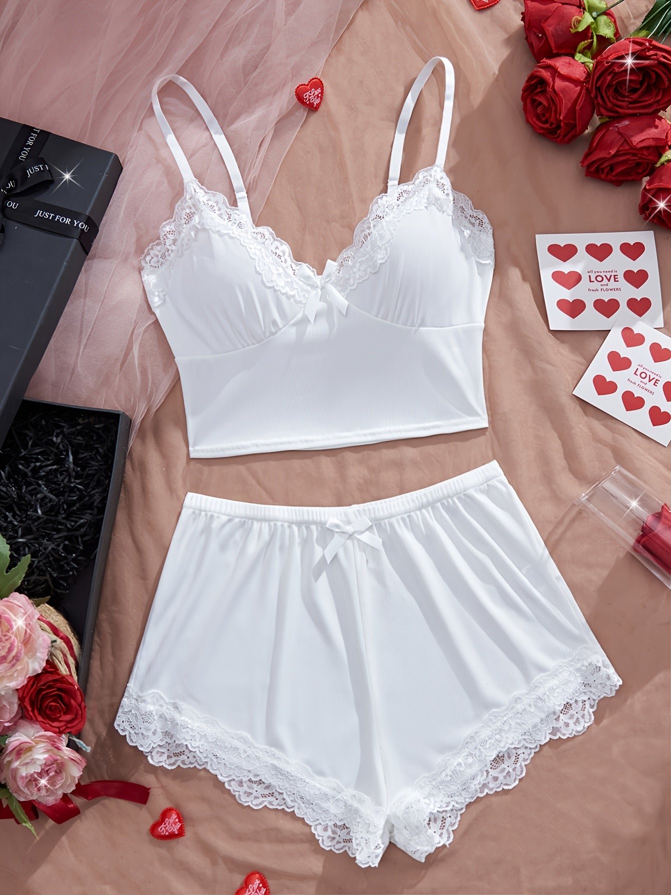 طقم بيجامة نسائية بلون خمري