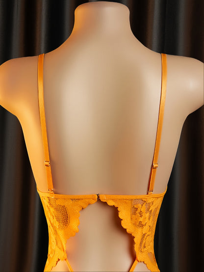 بدلة نسائية مثيرة