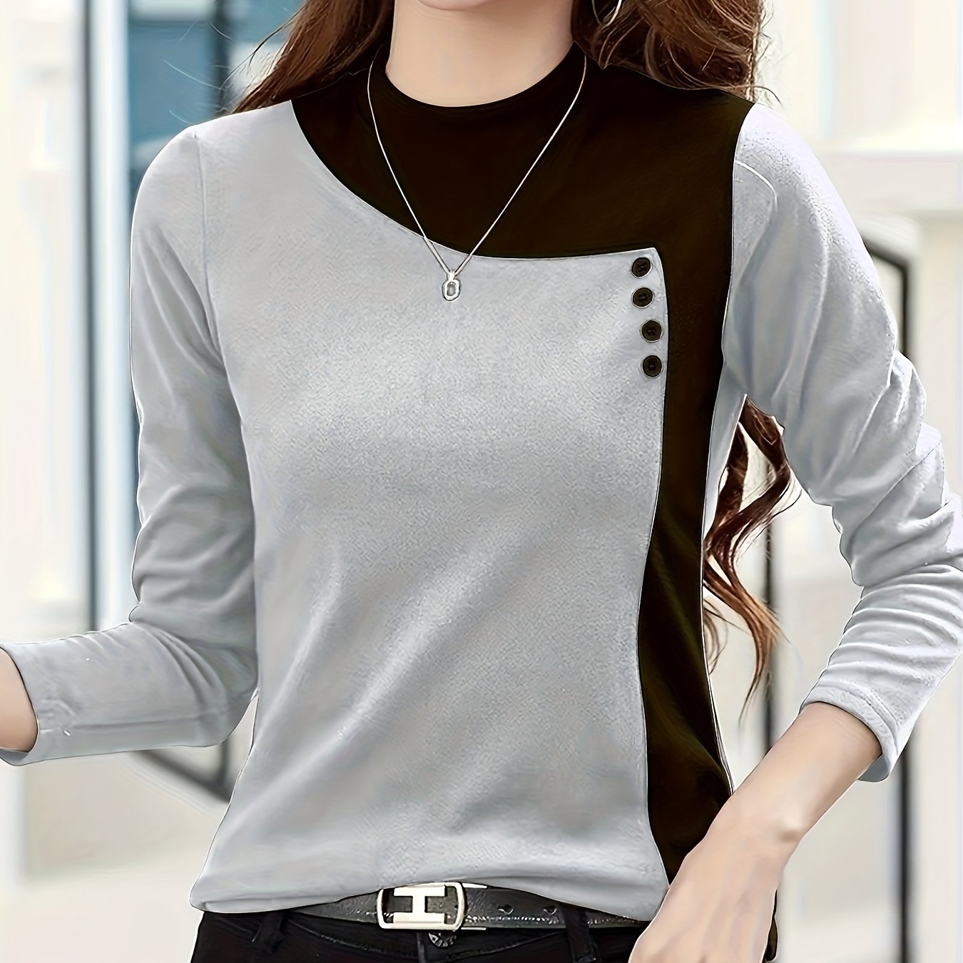 blouse نسائية بأكمام طويلة