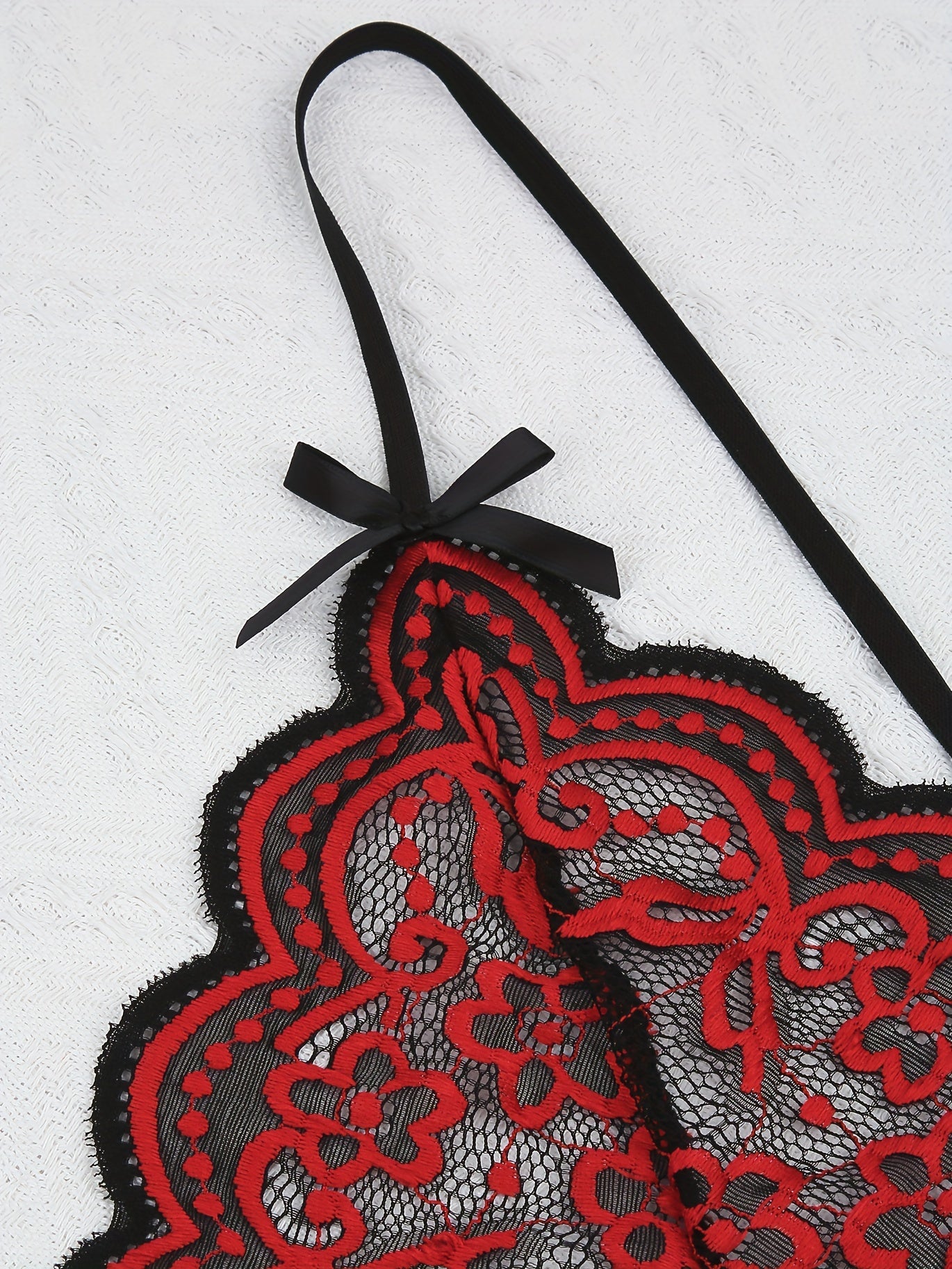 بدلة نسائية ذات حجم كبير مزخرفة