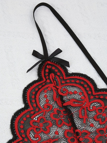 بدلة نسائية ذات حجم كبير مزخرفة