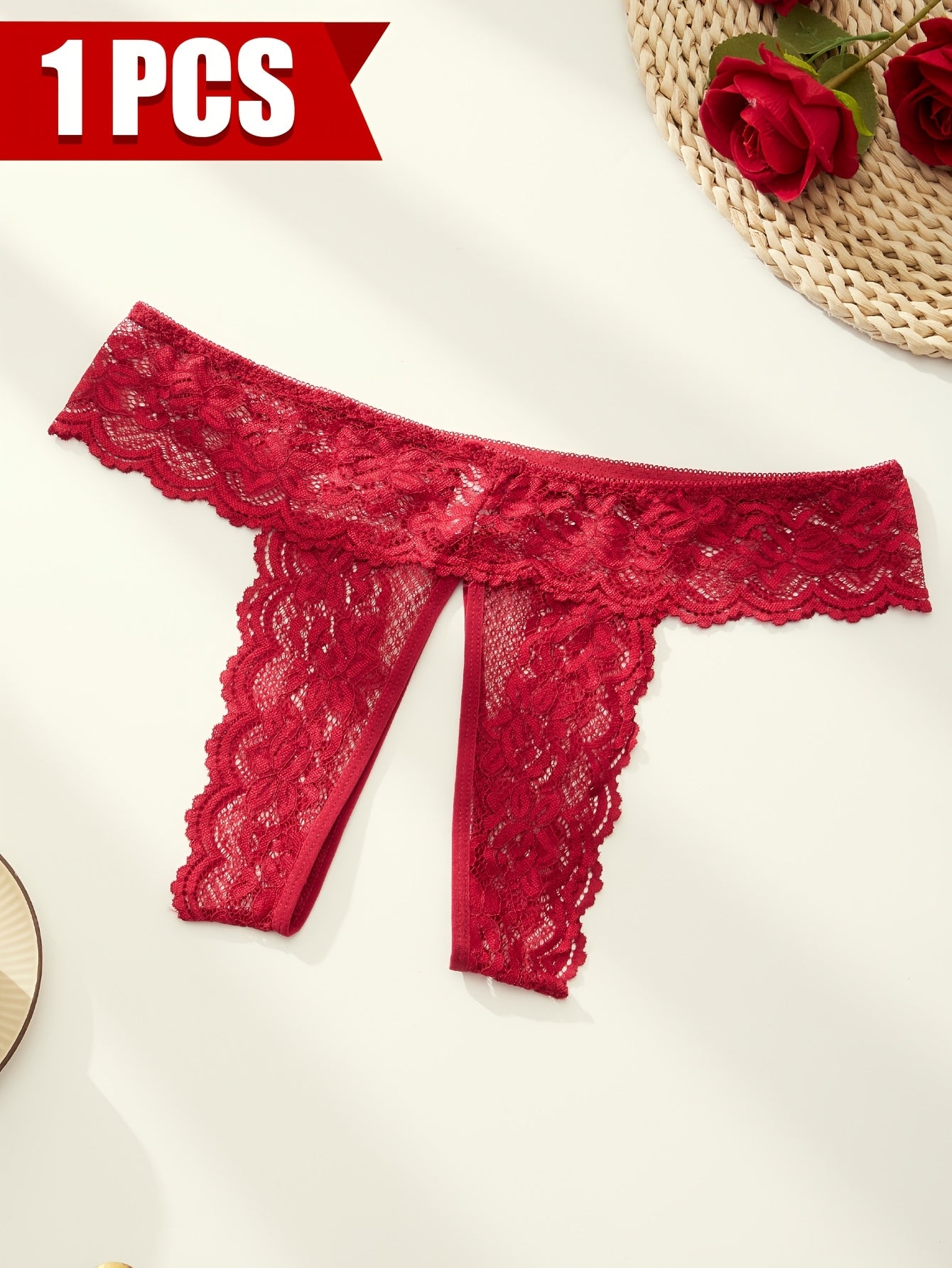 شورت داخلي دانتيل حمراء بحجم كبير