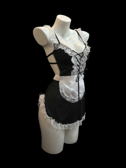 زي خادمة باللونين الأسود والأبيض