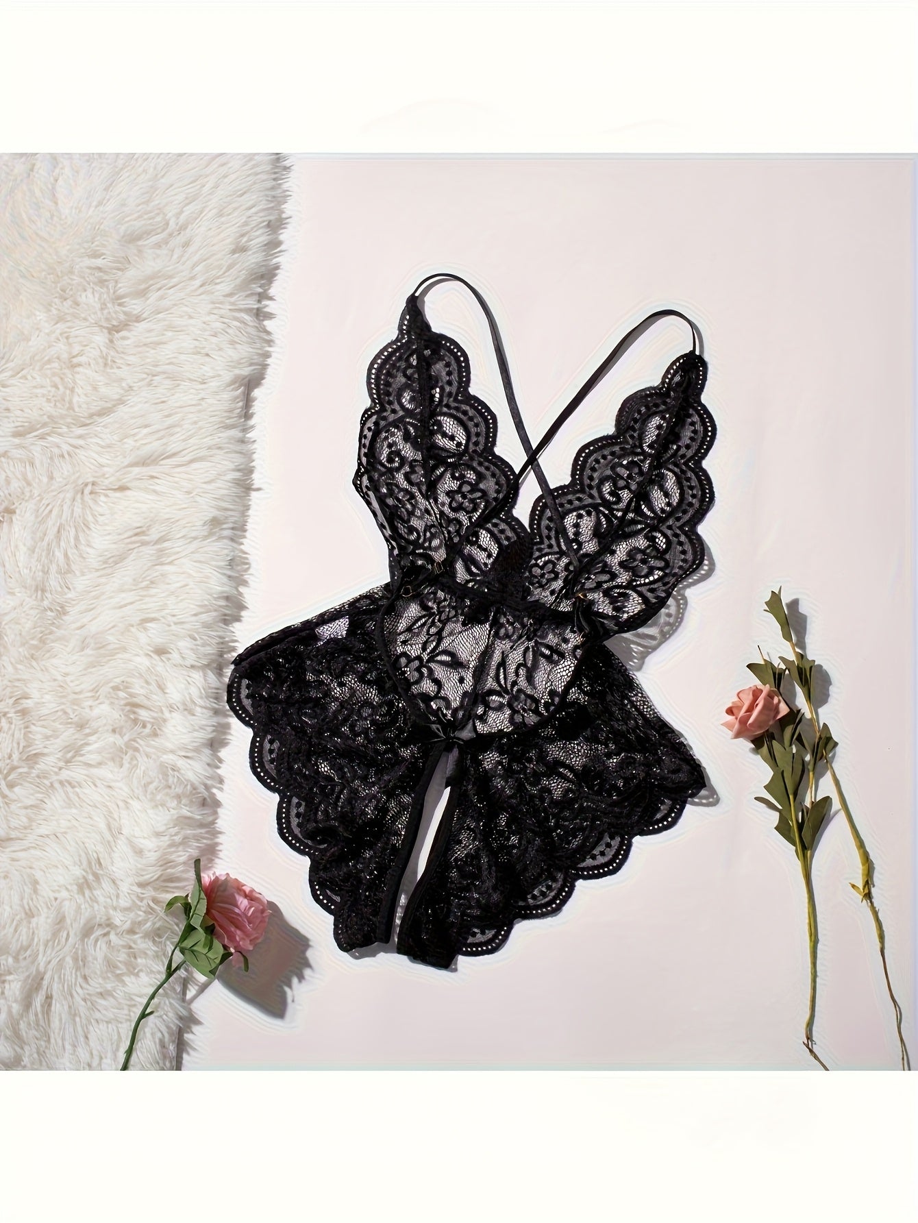 بدلة نسائية مثيرة بتصميم مفتوح