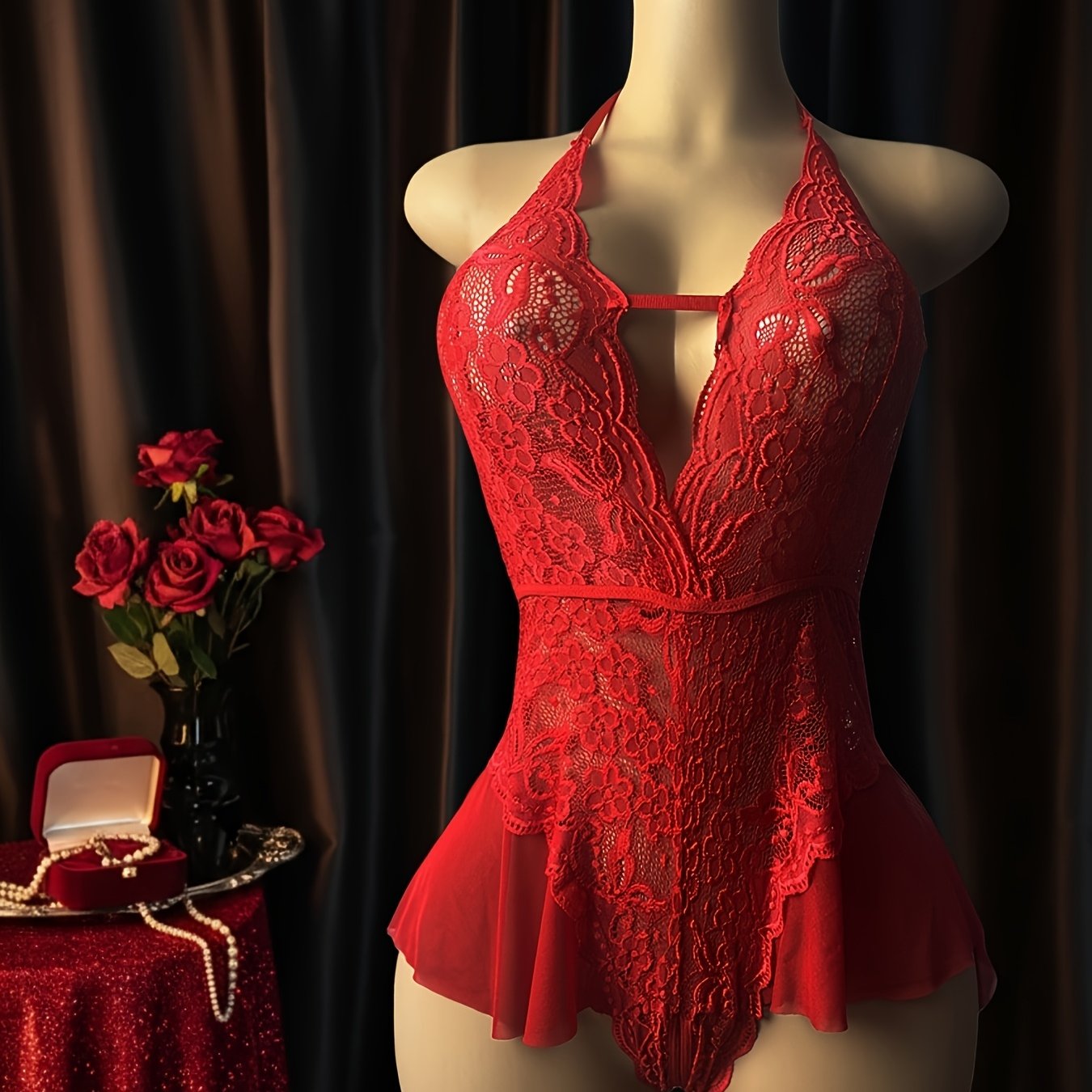 جسم نسائي دانتيل أحمر