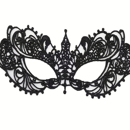 قناع حديدي أنيق مزين بالأحجار الكريمة