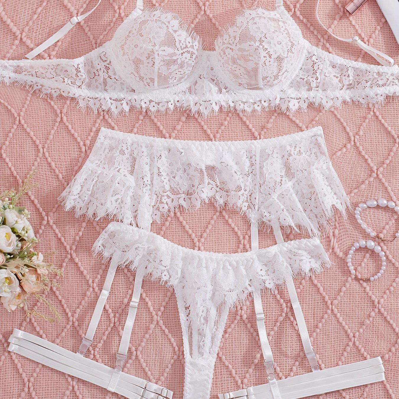 طقم ملابس داخلية أنثوية