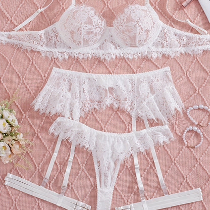 طقم ملابس داخلية أنثوية