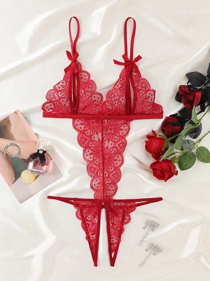 تبوتي أنثوي مزخرف بالدانتيل