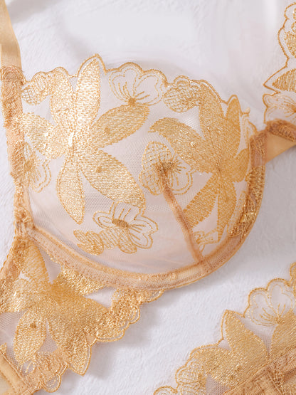 طقم لانجري ثلاثي القطع مع تطريز زهري