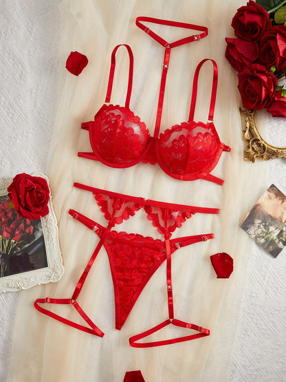 طقم لانجري ثلاثة قطع مثير