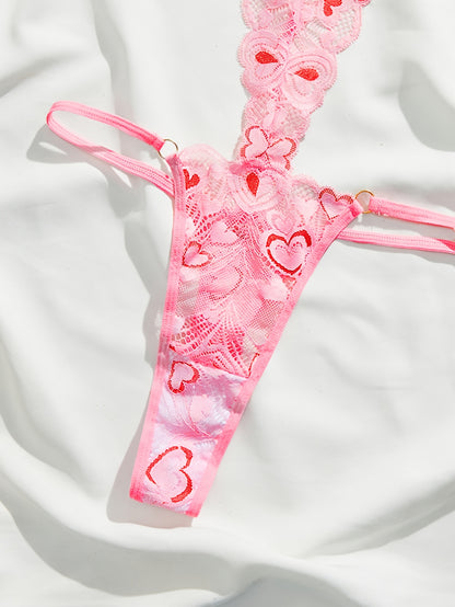 بدلة نسائية مزينة بالدانتيل