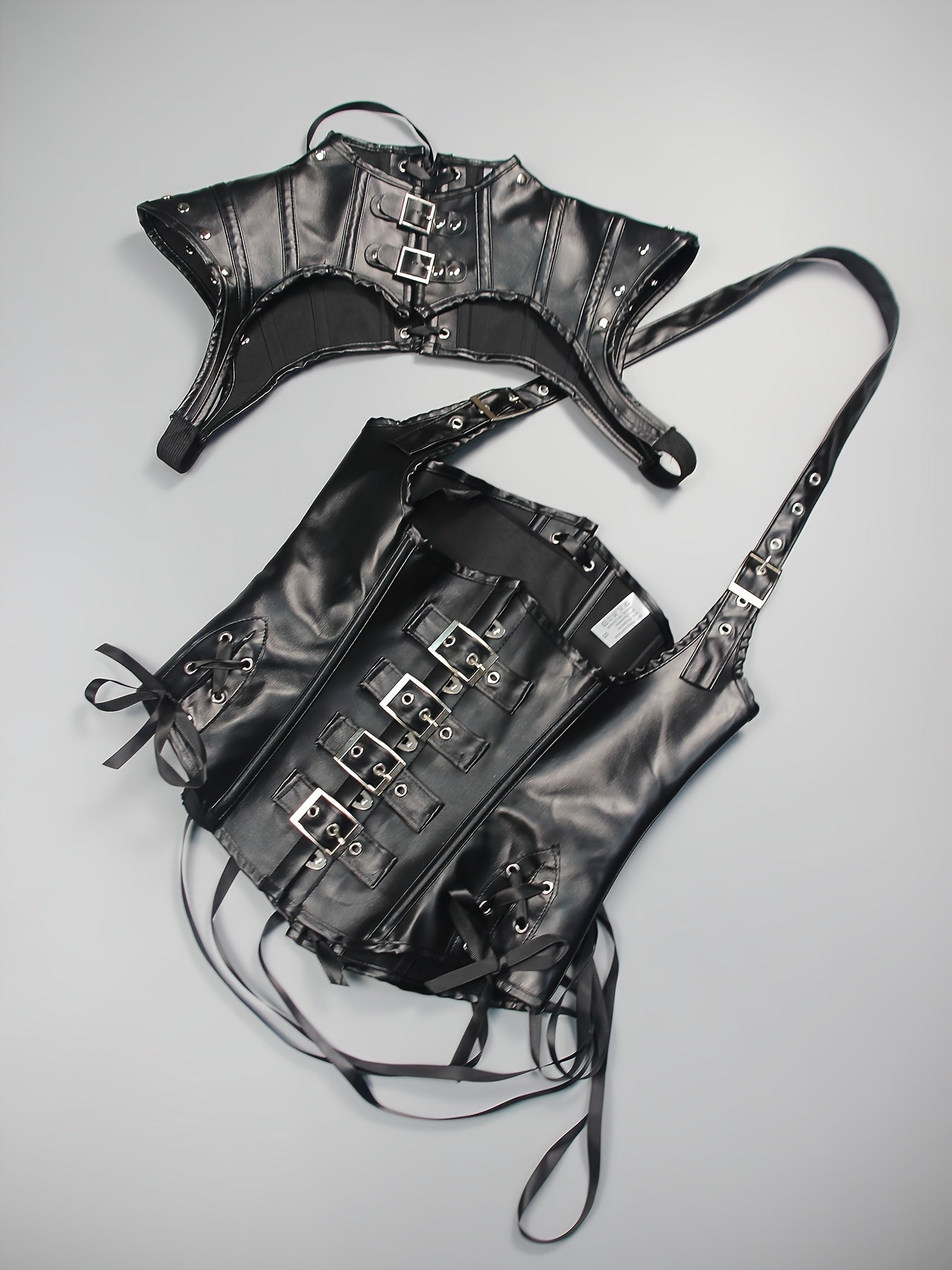 عباءة قوطية داكنة مع كورسيه