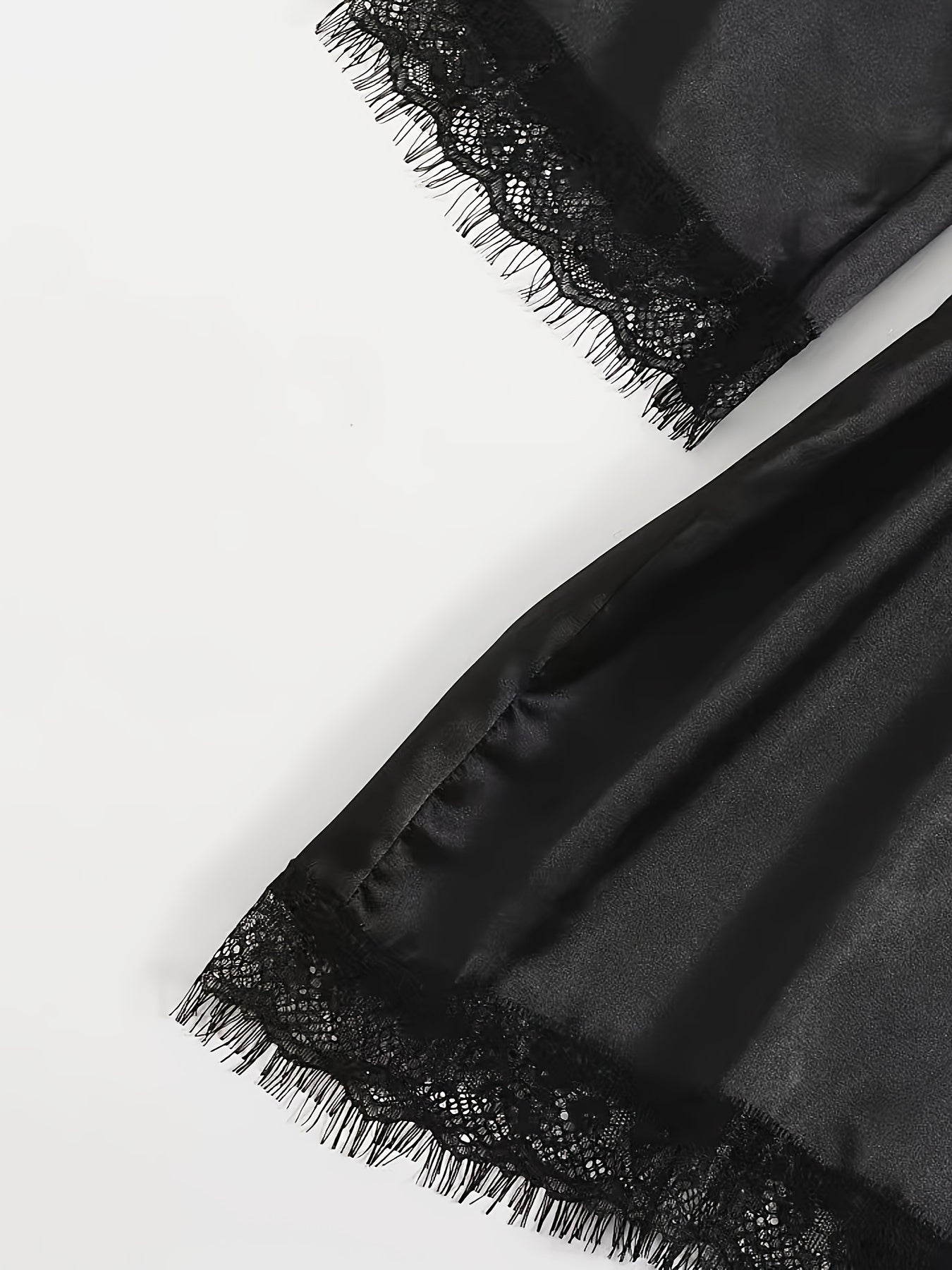 طقم لoungewear ساتان أنيق