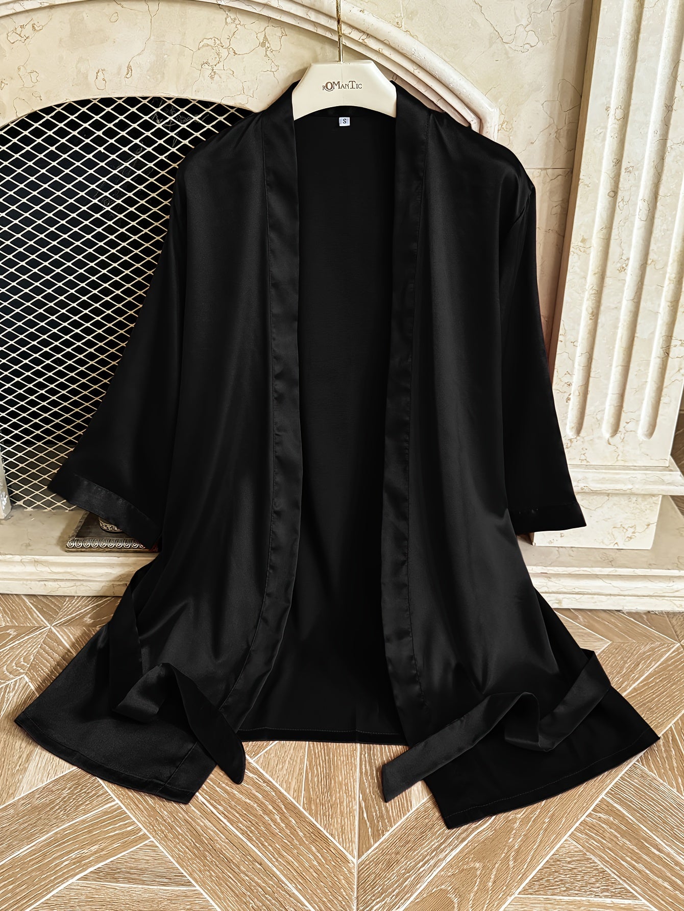 عباءة نسائية مثيرة