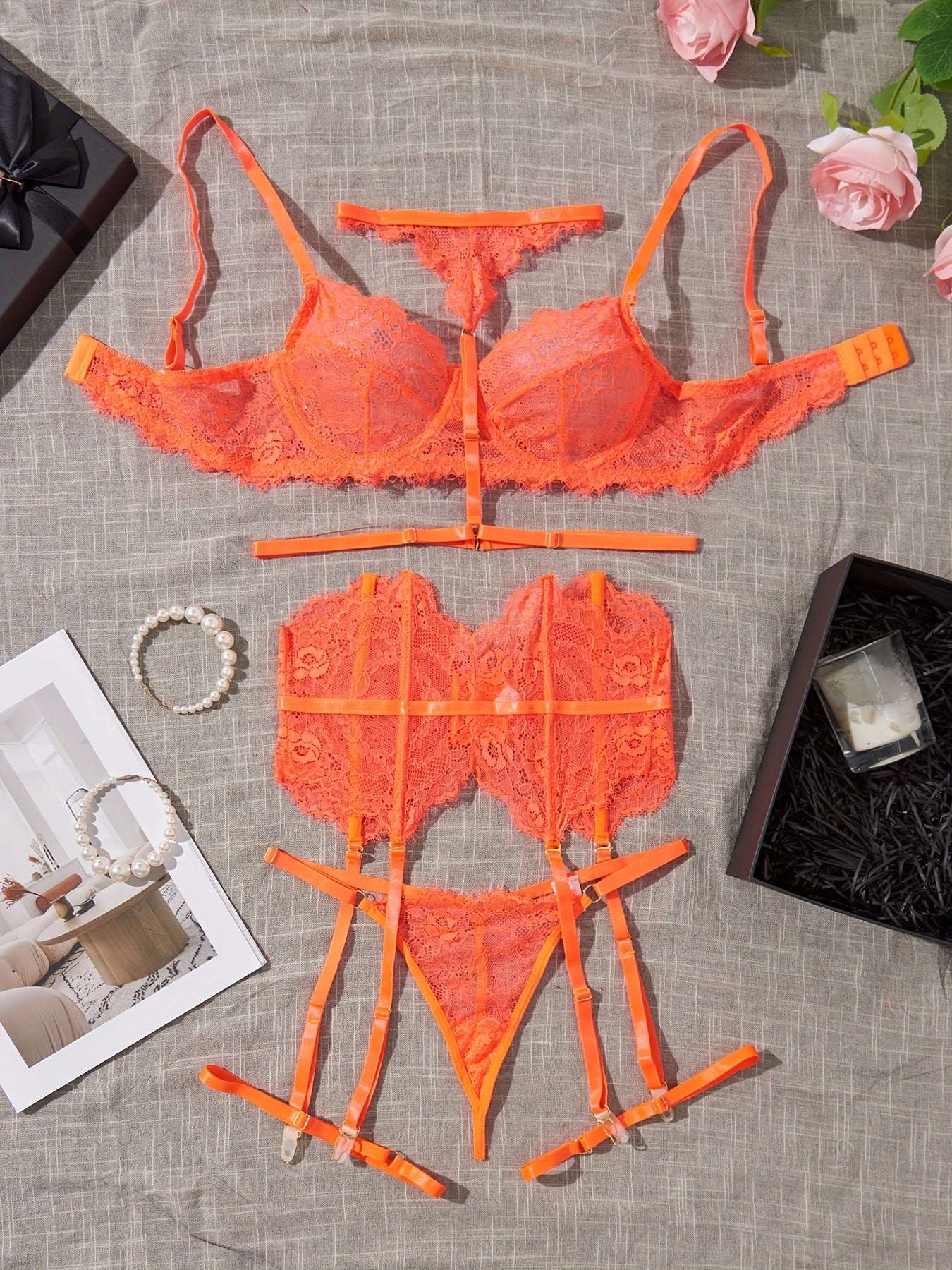 طقم لانجري نسائي - أحمر