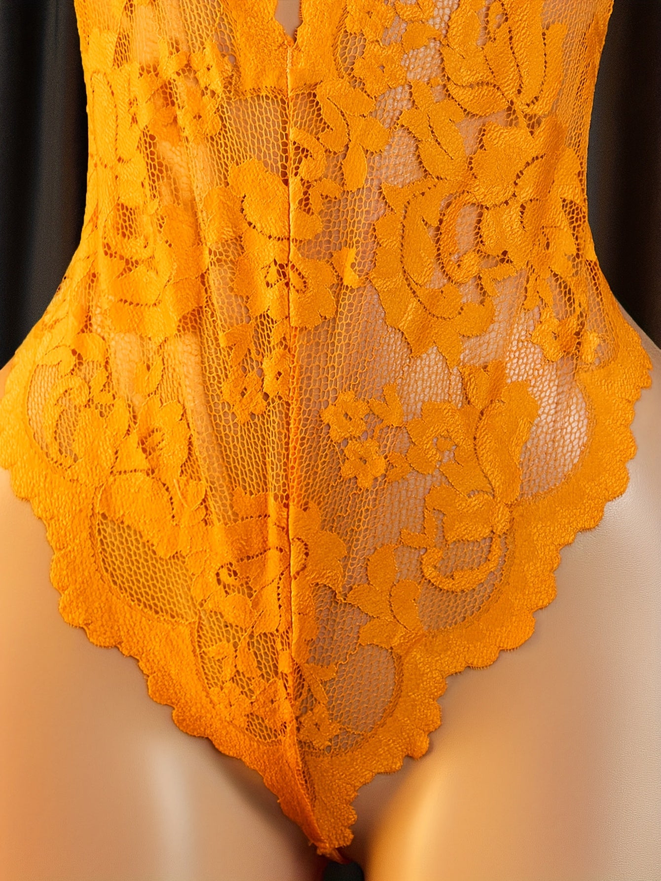 بدلة نسائية مثيرة