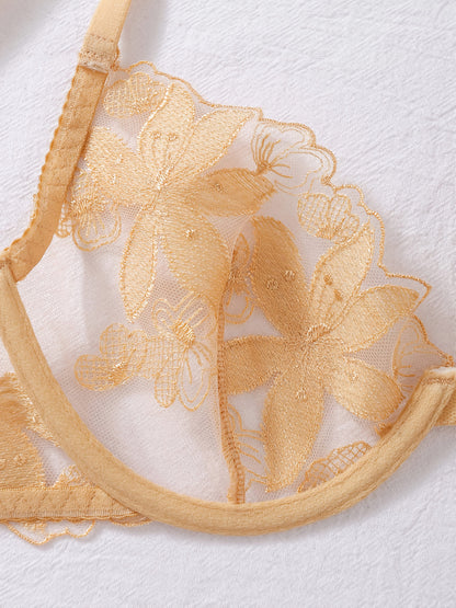 طقم لانجري ثلاثي القطع مع تطريز زهري