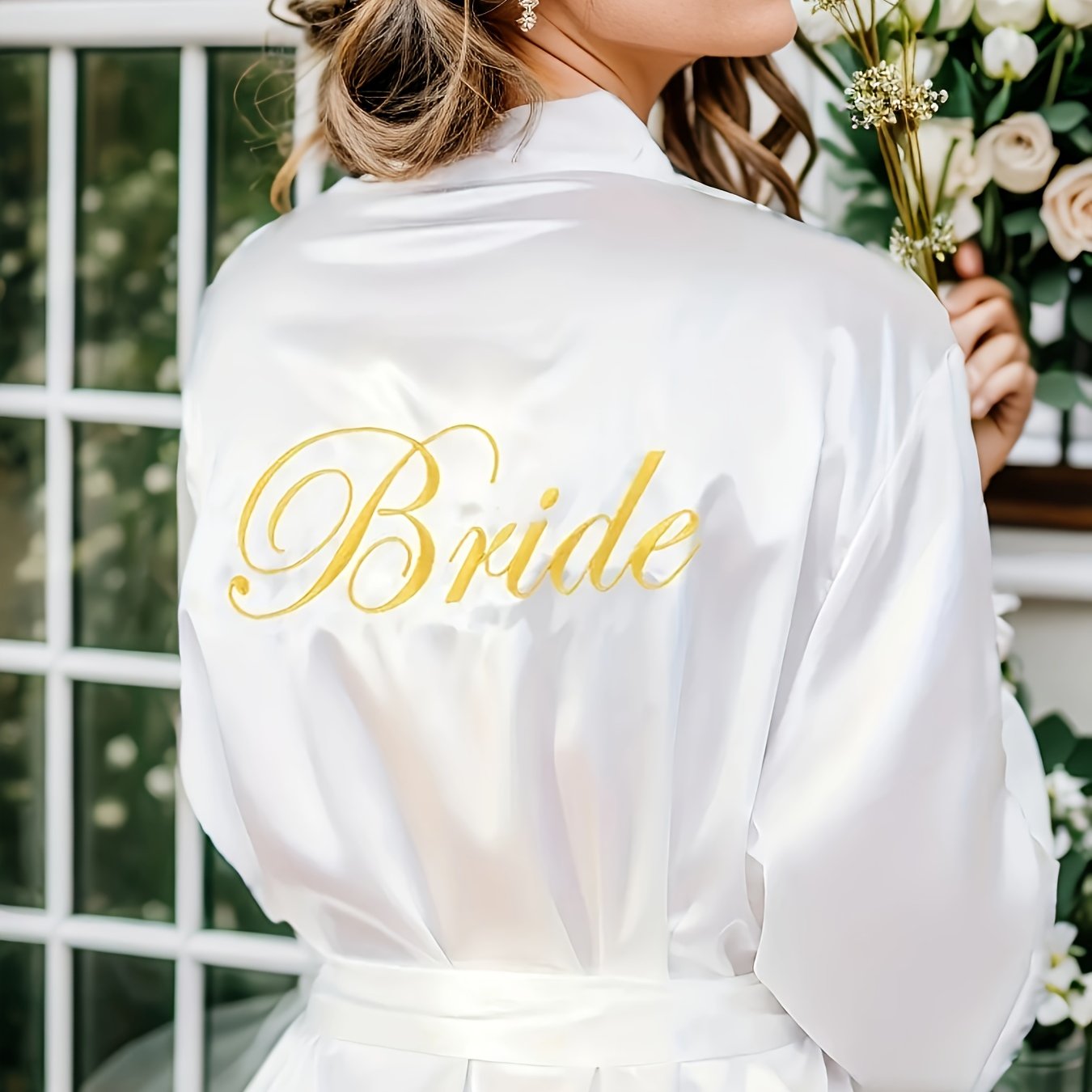 روب زفاف أنيق بأكمام طويلة