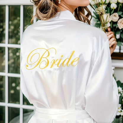 روب زفاف أنيق بأكمام طويلة