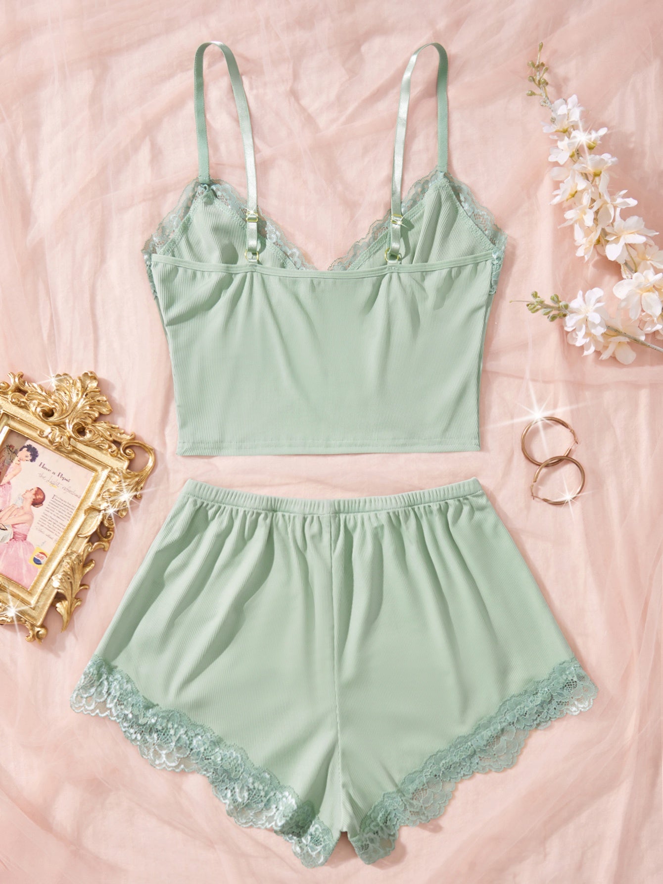 طقم بيجامة نسائية بلون خمري