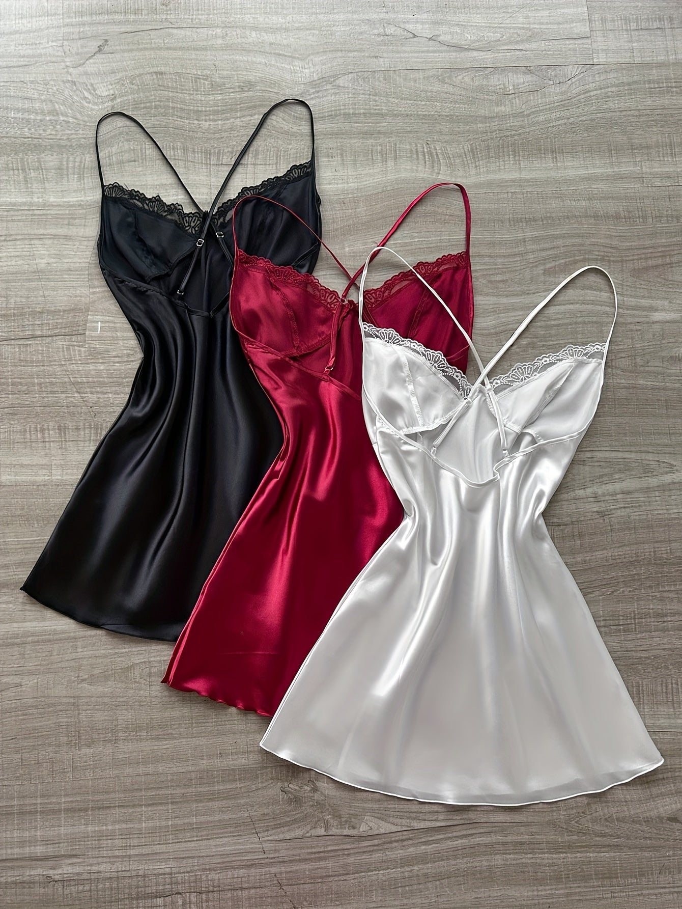 طقم قمصان نسائية بألوان متعددة