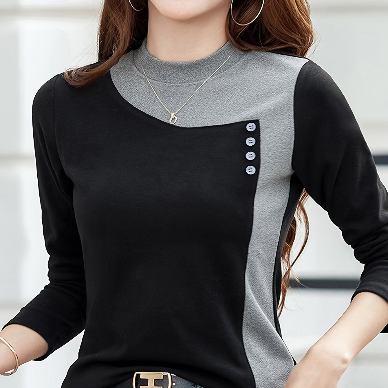 blouse نسائية بأكمام طويلة