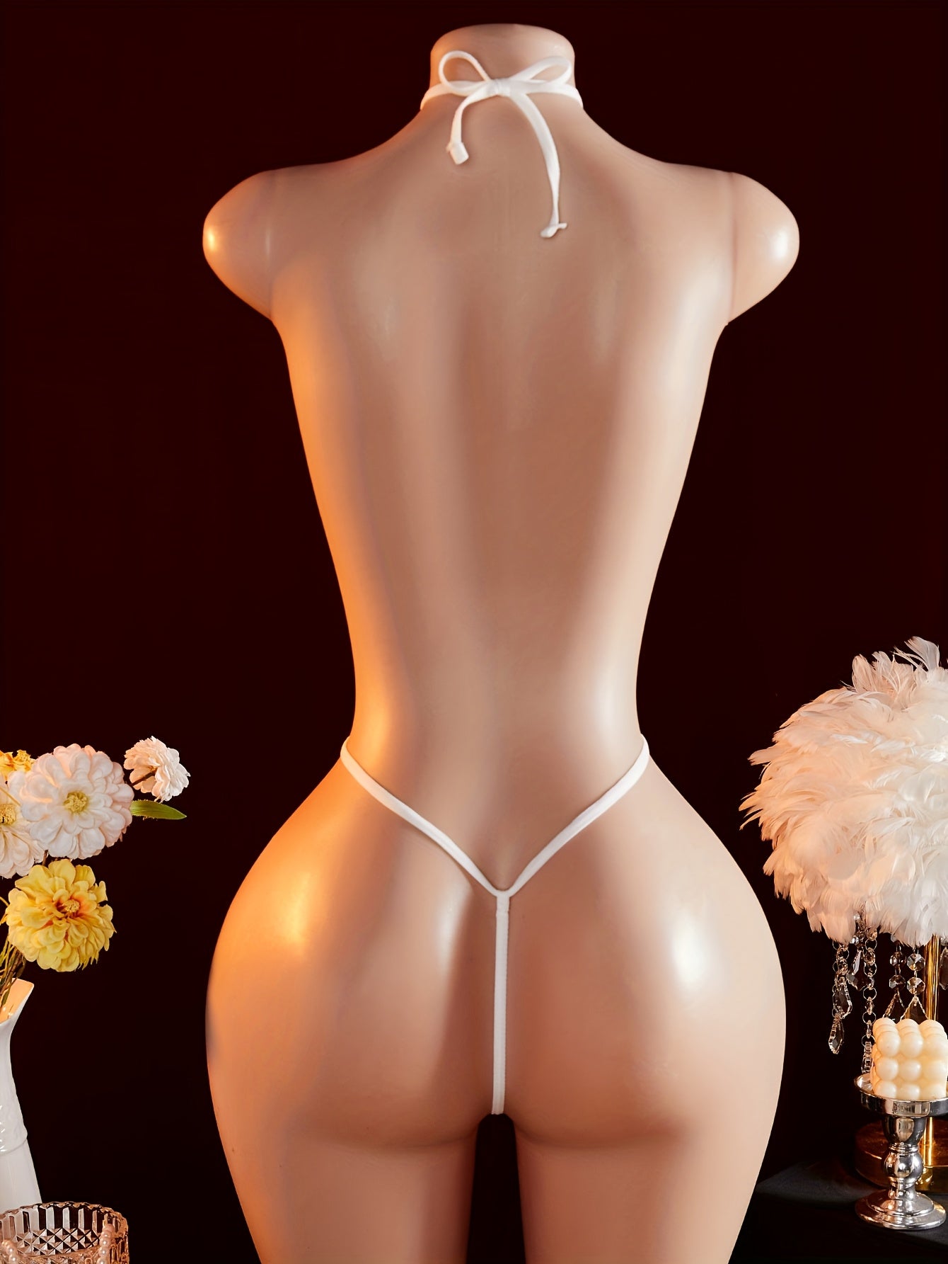 بدلة نسائية بيضاء