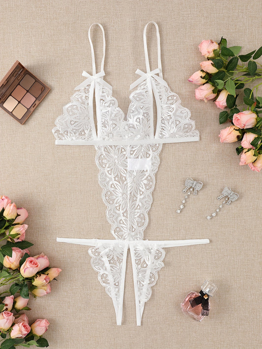 تبوتي أنثوي مزخرف بالدانتيل