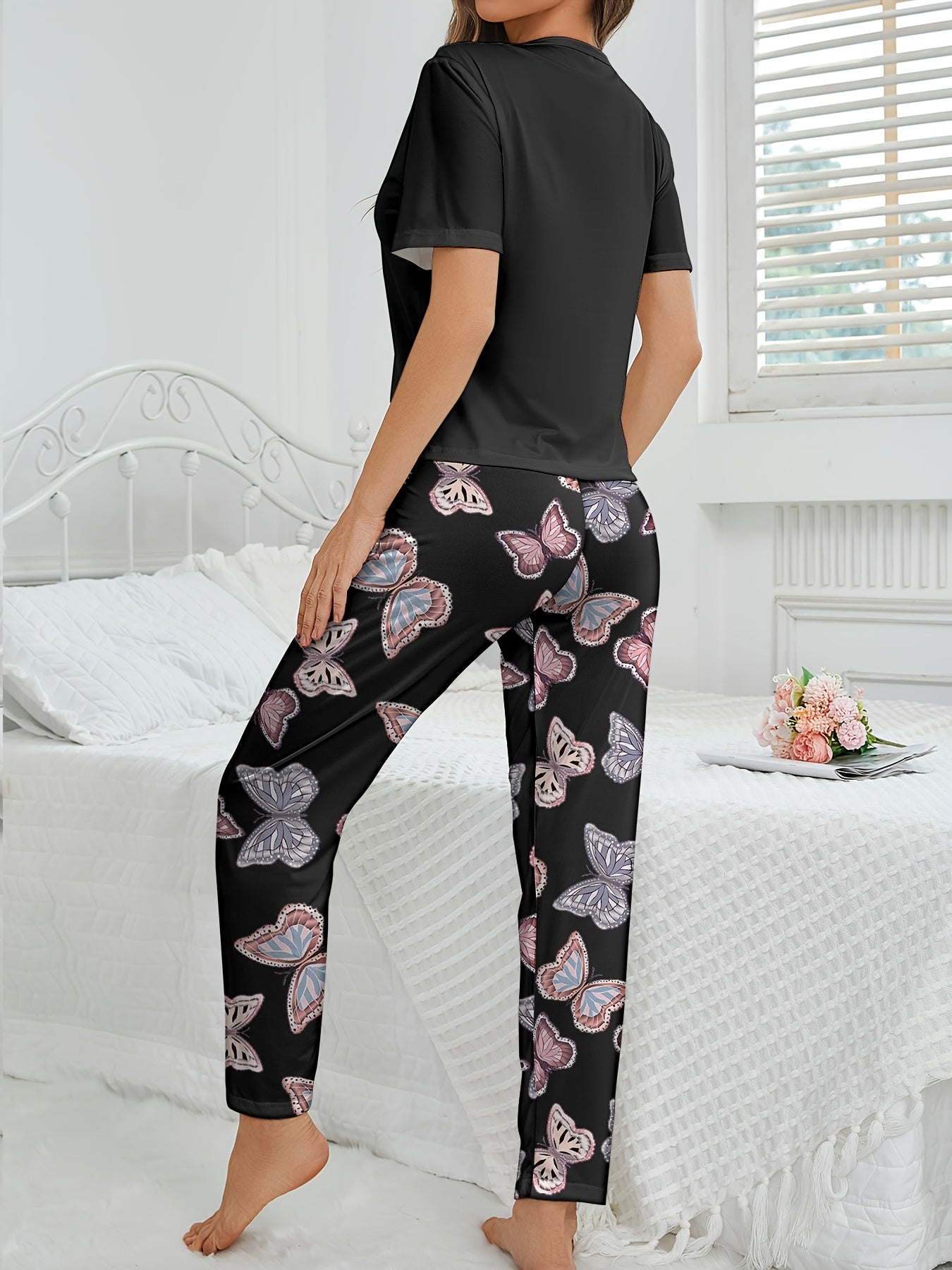 طقم بيجاما نسائي بطباعة فراشة