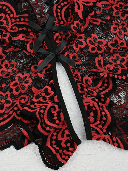 بدلة نسائية ذات حجم كبير مزخرفة