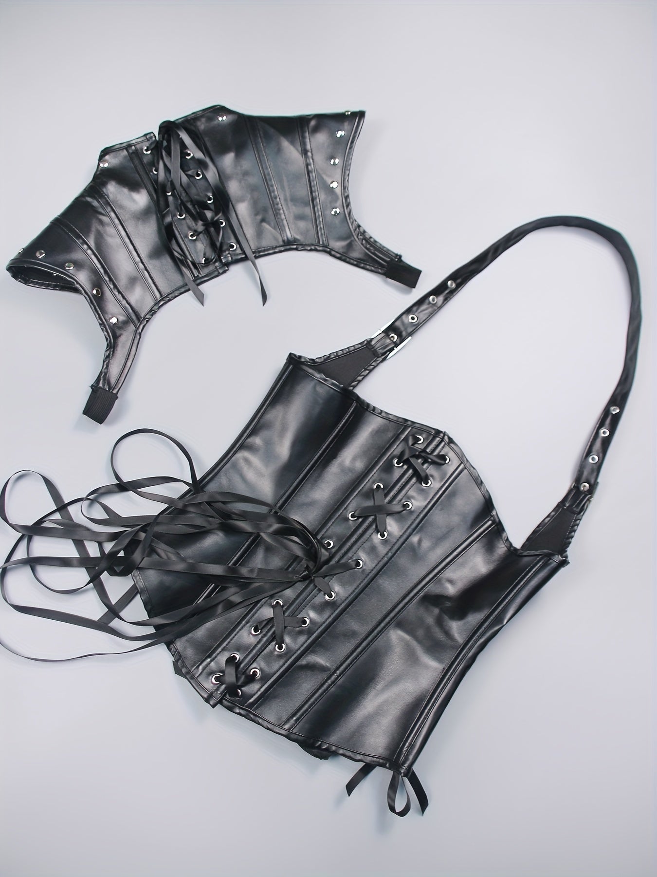 عباءة قوطية داكنة مع كورسيه