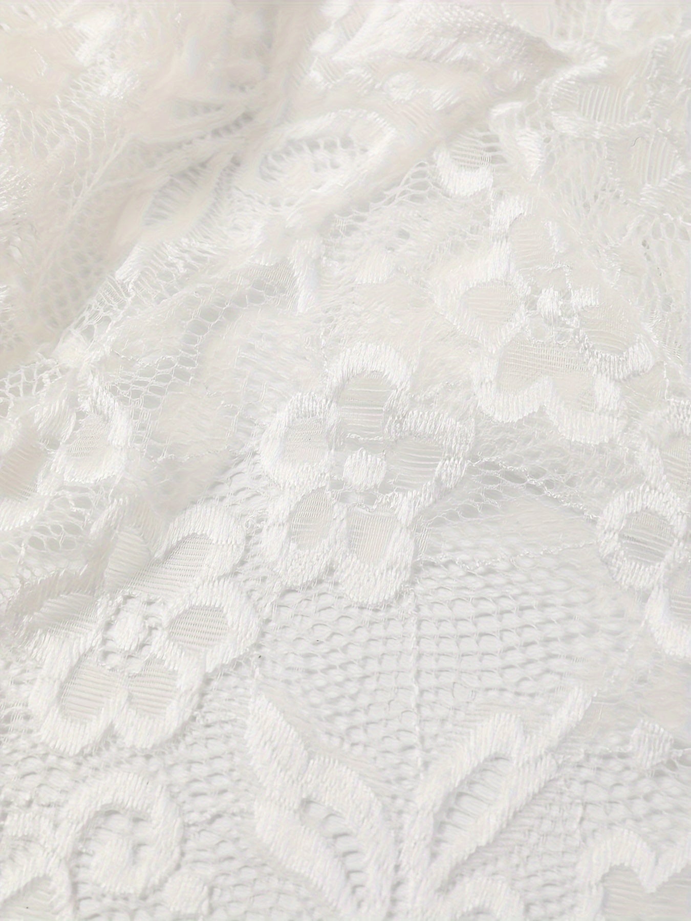 بدلة ليفي زهري مع حواف مكشكشة