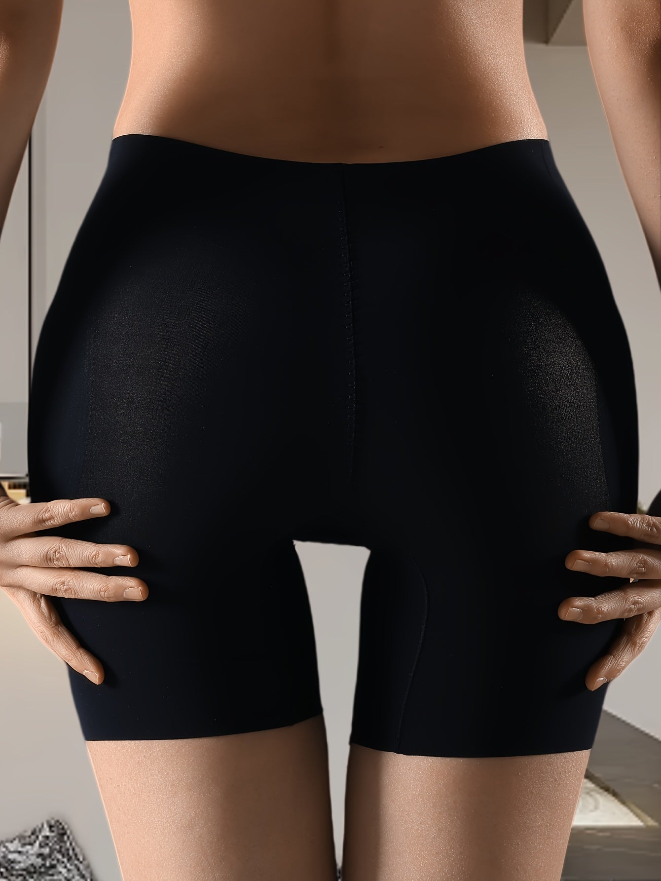 شورت مرتفع الخصر بتصميم مثير