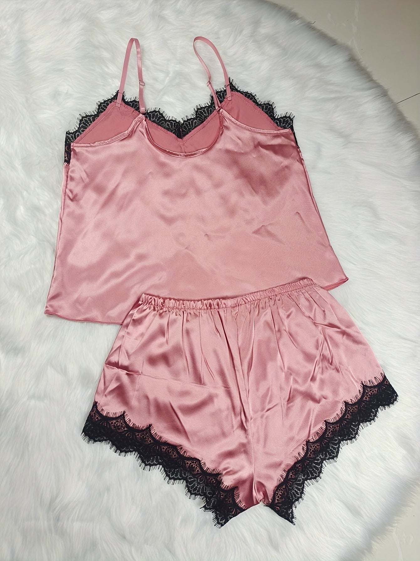 طقم بيجامة نسائية مثير