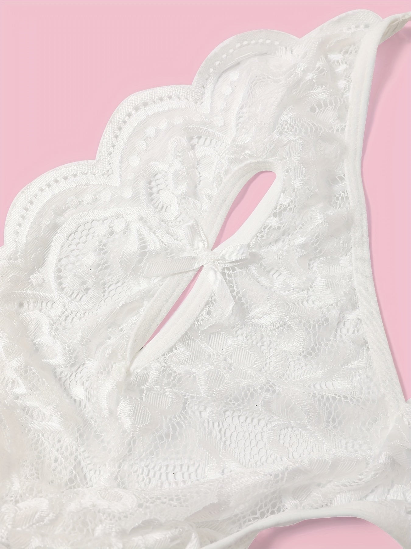 بدلة ليفي زهري مع حواف مكشكشة