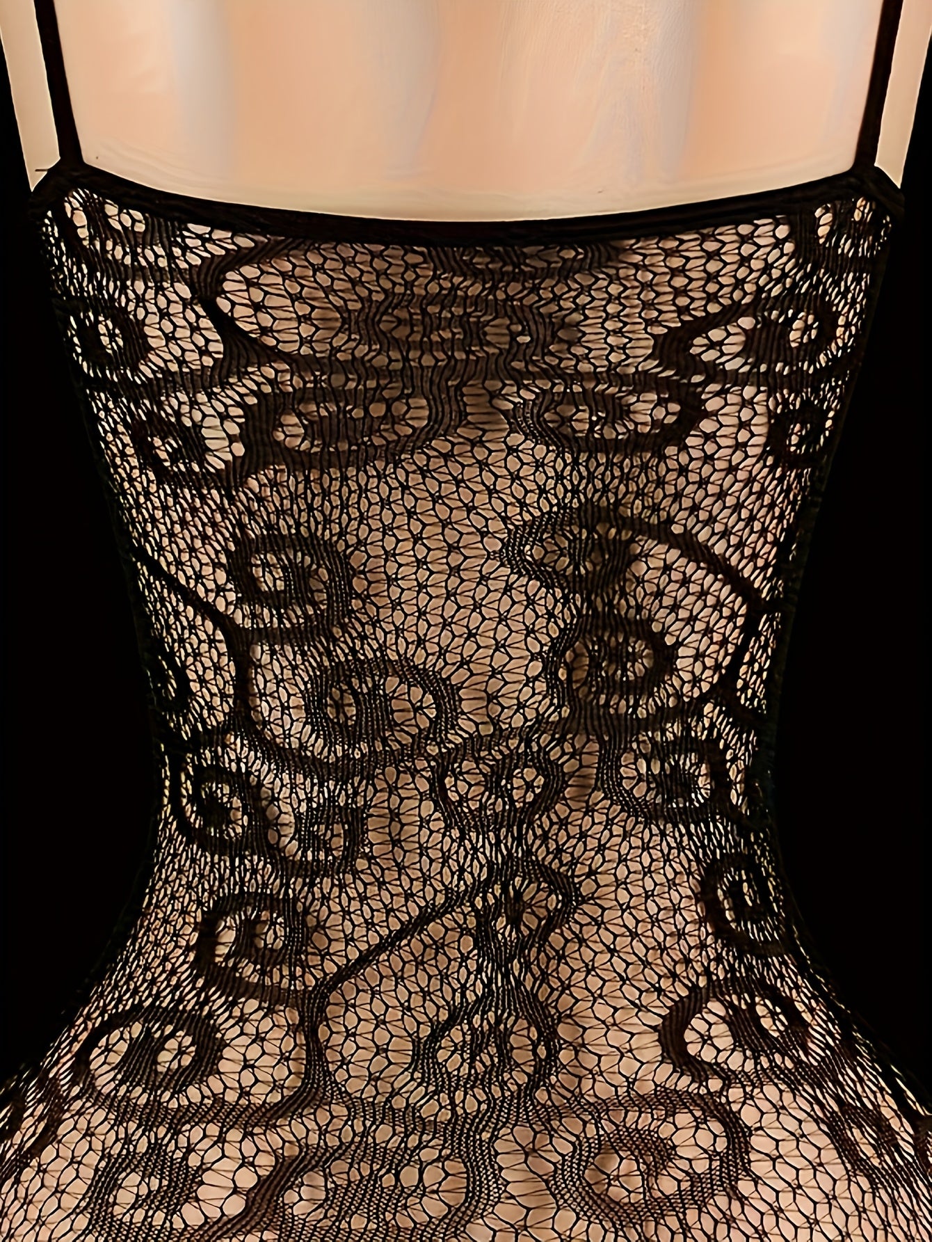 جسم نسائي مثير بفتحة