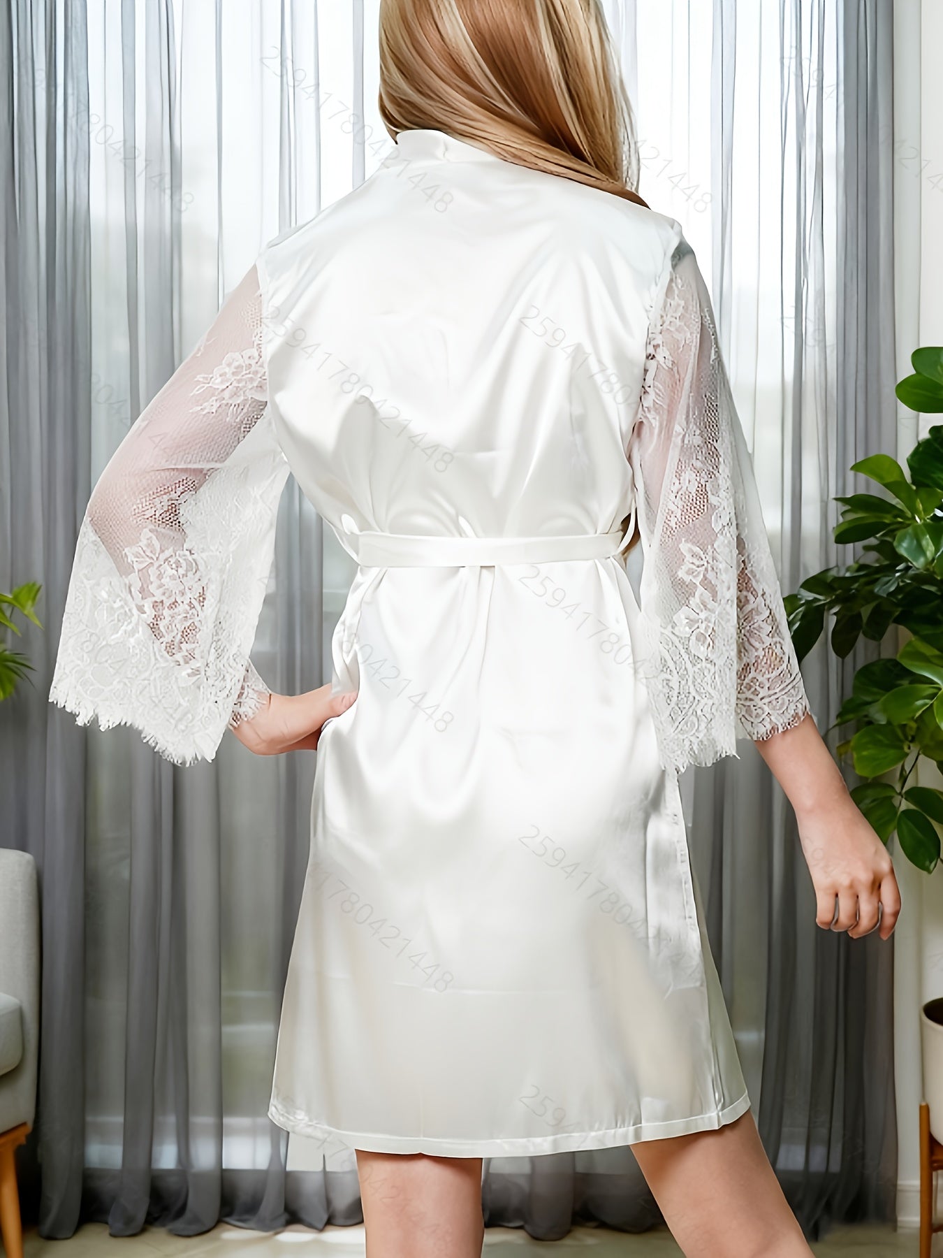 روب نسائي أنيق بأكمام دانتيل