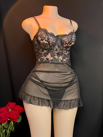 بدلة مثيرة بقصة دانتيل سوداء