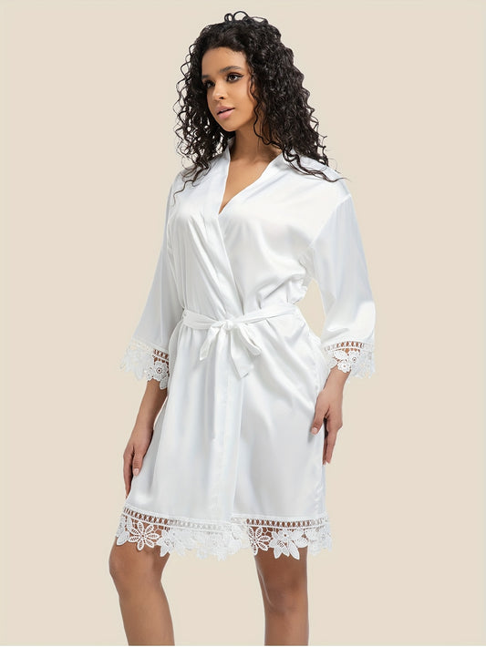 روب ساتين أبيض أنيق